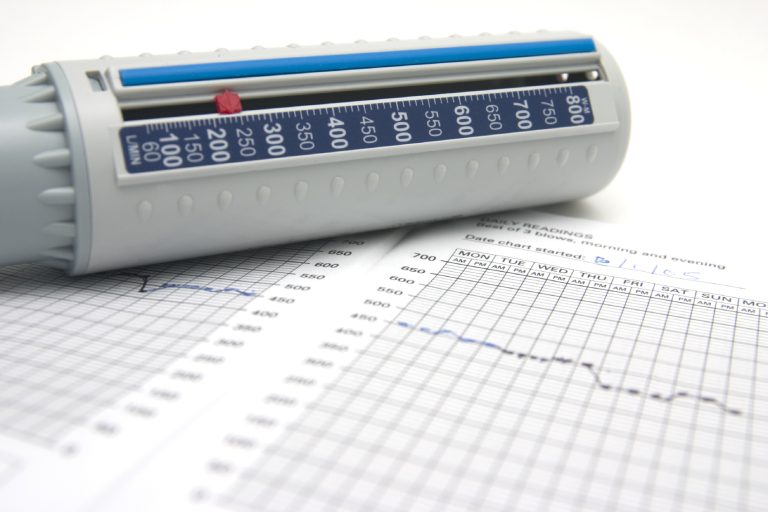 Termómetro con gráfico de seguimiento de temperatura y fluctuaciones.